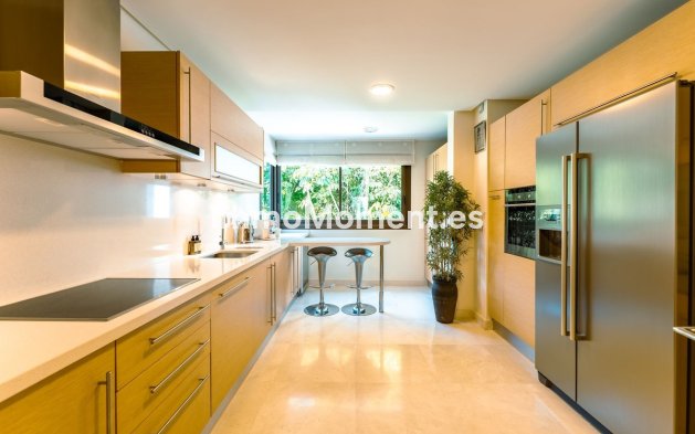 Resale - Apartment - Benahavís - La Quinta