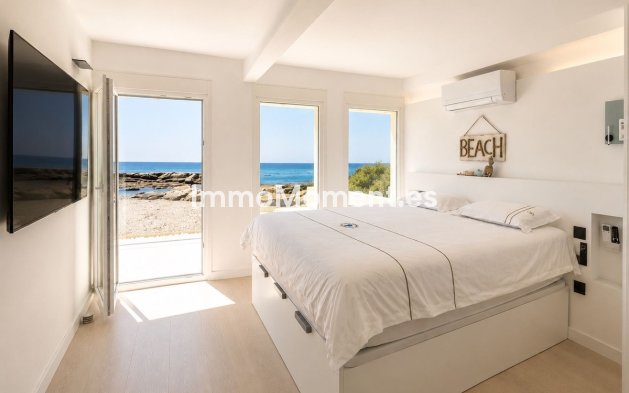 Resale - Detached villa - Estepona - Estepona Centro