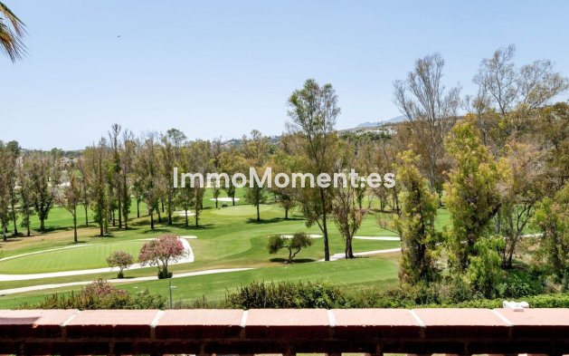 Resale - Apartment - Estepona - Atalaya