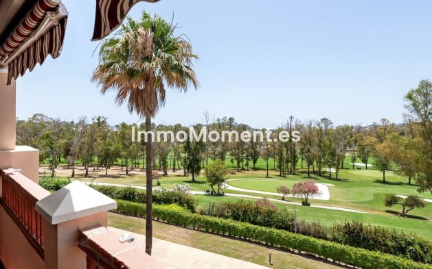 Resale - Apartment - Estepona - Atalaya