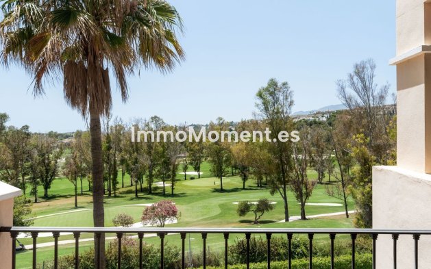 Resale - Apartment - Estepona - Atalaya