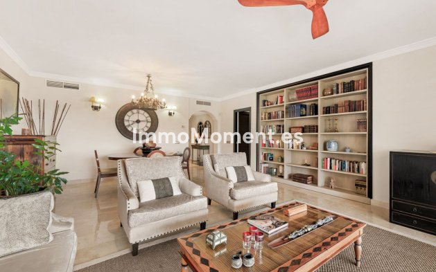 Resale - Apartment - Estepona - Atalaya
