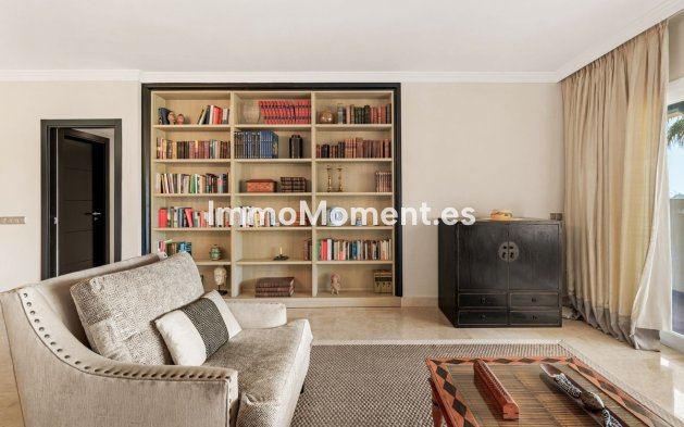 Resale - Apartment - Estepona - Atalaya