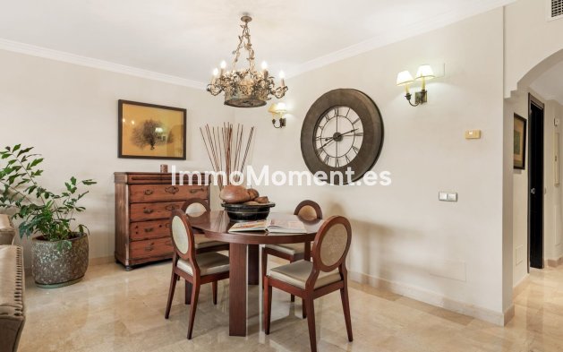 Resale - Apartment - Estepona - Atalaya
