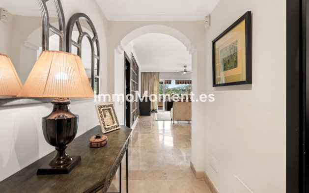 Resale - Apartment - Estepona - Atalaya