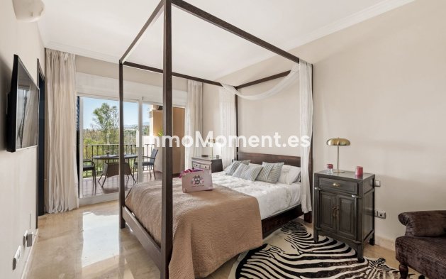 Resale - Apartment - Estepona - Atalaya
