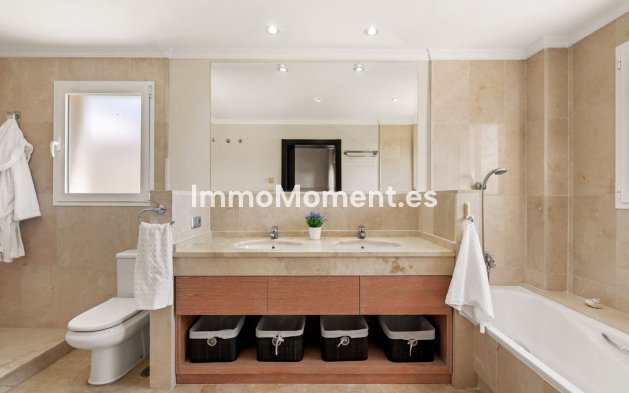 Resale - Apartment - Estepona - Atalaya