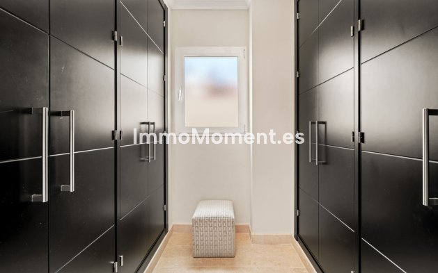 Resale - Apartment - Estepona - Atalaya