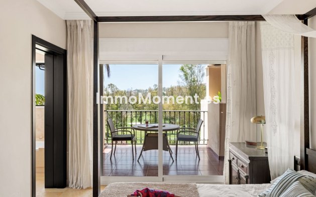 Resale - Apartment - Estepona - Atalaya