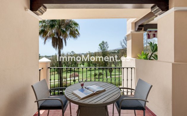 Resale - Apartment - Estepona - Atalaya