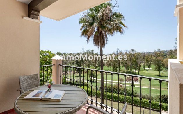 Resale - Apartment - Estepona - Atalaya