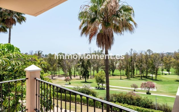 Resale - Apartment - Estepona - Atalaya