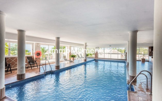 Resale - Apartment - Estepona - Atalaya