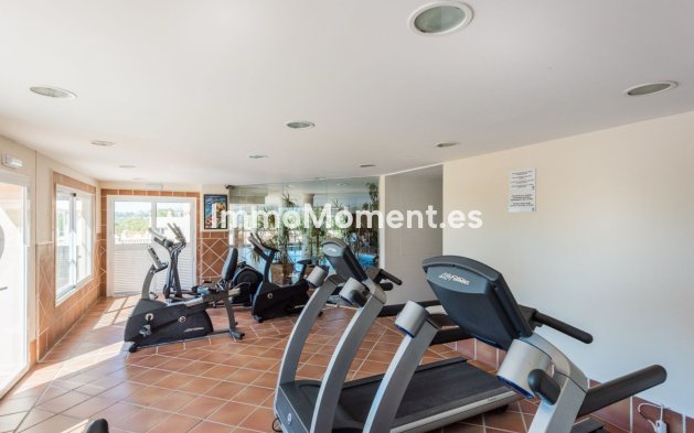 Resale - Apartment - Estepona - Atalaya