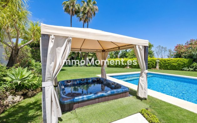 Wiederverkauf - Freistehende Villa - Marbella - Nueva Andalucía
