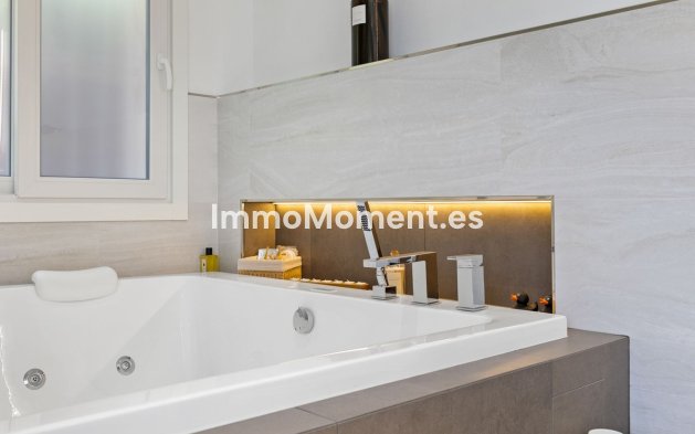 Wiederverkauf - Freistehende Villa - Marbella - Nueva Andalucía