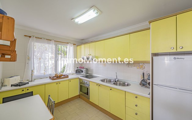 Wiederverkauf - Freistehende Villa - Marbella - Nueva Andalucía