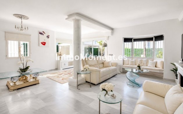 Reventa - Villa independiente - Estepona  - Atalaya