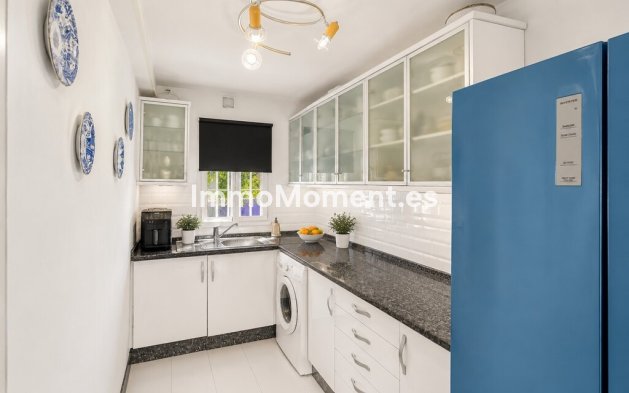 Reventa - Villa independiente - Estepona  - Atalaya