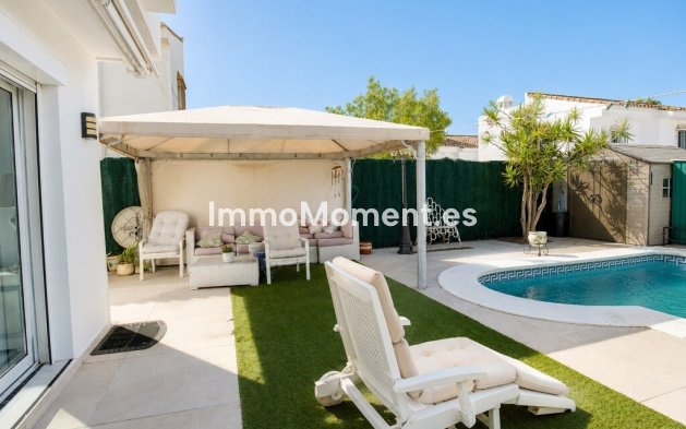 Reventa - Villa independiente - Estepona  - Atalaya