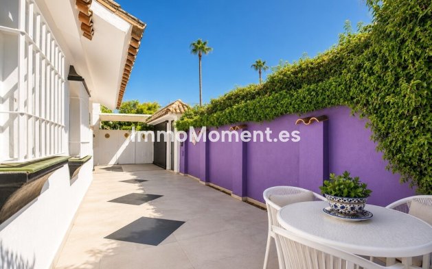Reventa - Villa independiente - Estepona  - Atalaya
