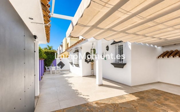 Reventa - Villa independiente - Estepona  - Atalaya