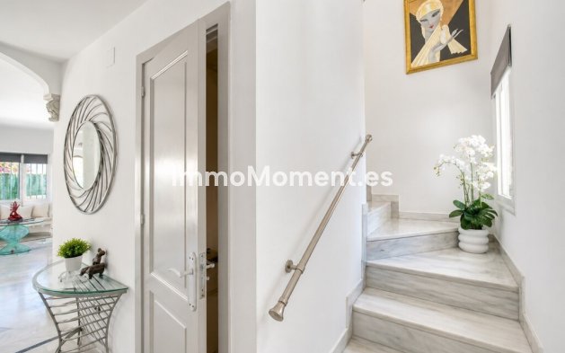Reventa - Villa independiente - Estepona  - Atalaya