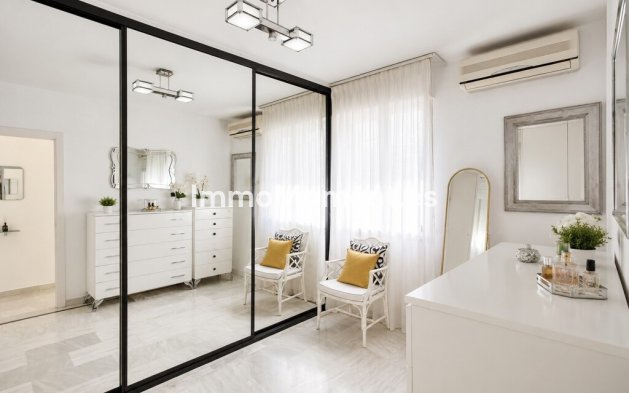 Reventa - Villa independiente - Estepona  - Atalaya