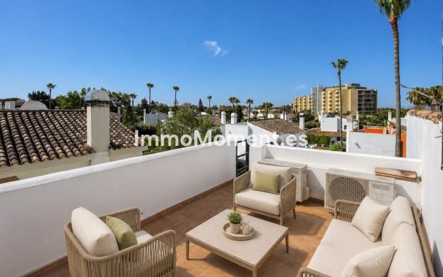 Reventa - Villa independiente - Estepona  - Atalaya