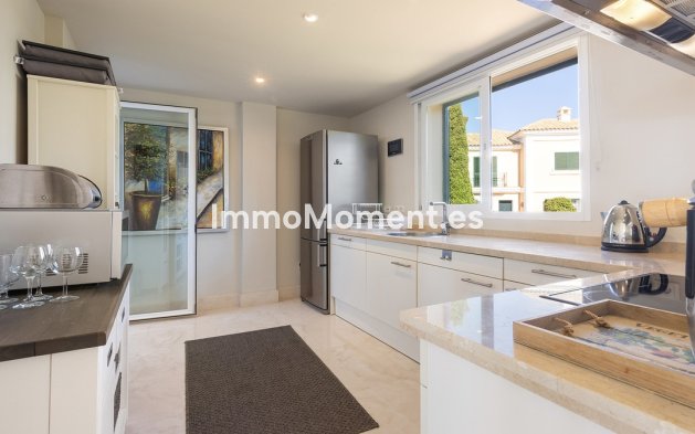 Resale - Apartment - Casares - Doña Julia