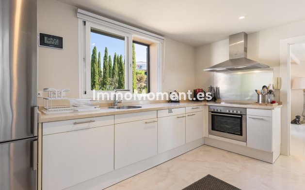 Resale - Apartment - Casares - Doña Julia