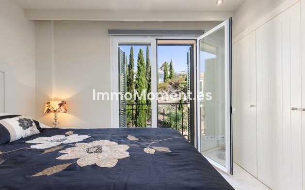 Resale - Apartment - Casares - Doña Julia