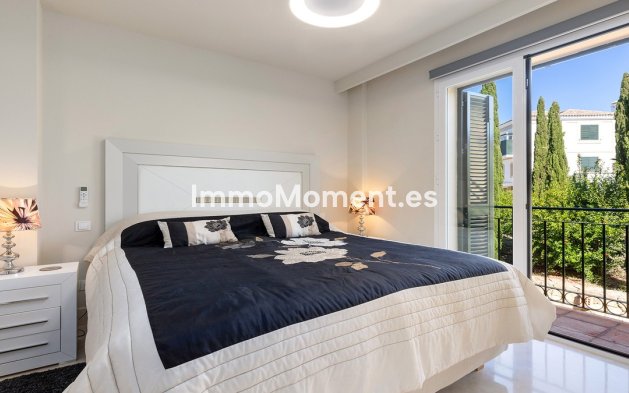 Resale - Apartment - Casares - Doña Julia
