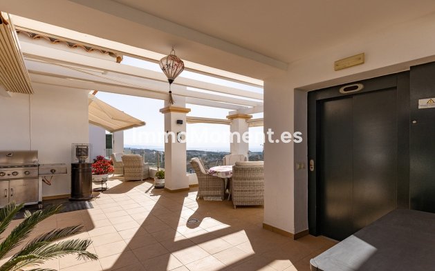 Resale - Apartment - Casares - Doña Julia
