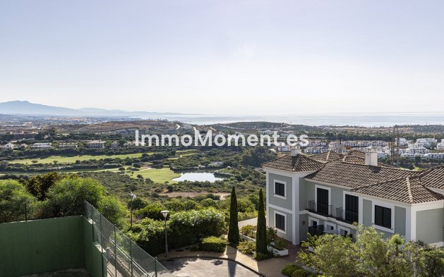 Resale - Apartment - Casares - Doña Julia