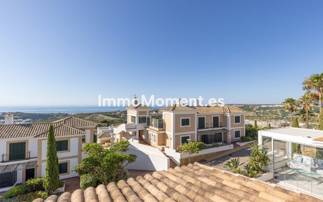 Resale - Apartment - Casares - Doña Julia