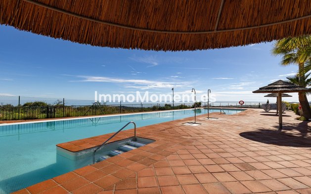 Resale - Apartment - Casares - Doña Julia