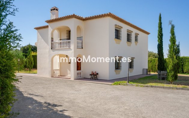 Wiederverkauf - Freistehende Villa - Estepona  - Estepona Centro