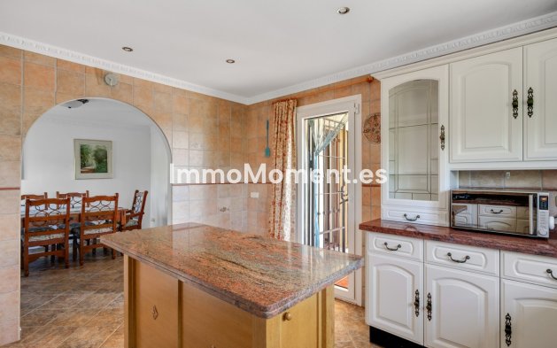 Wiederverkauf - Freistehende Villa - Estepona  - Estepona Centro