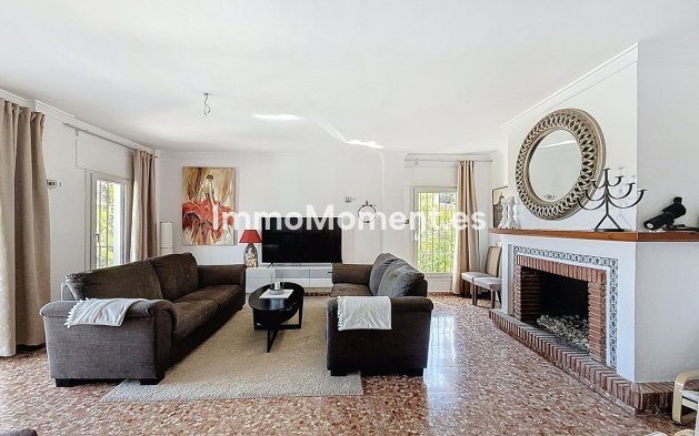 Wiederverkauf - Freistehende Villa -   Inländisch - Alhaurín de la Torre