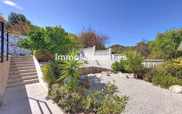 Wiederverkauf - Freistehende Villa -   Inländisch - Alhaurín de la Torre