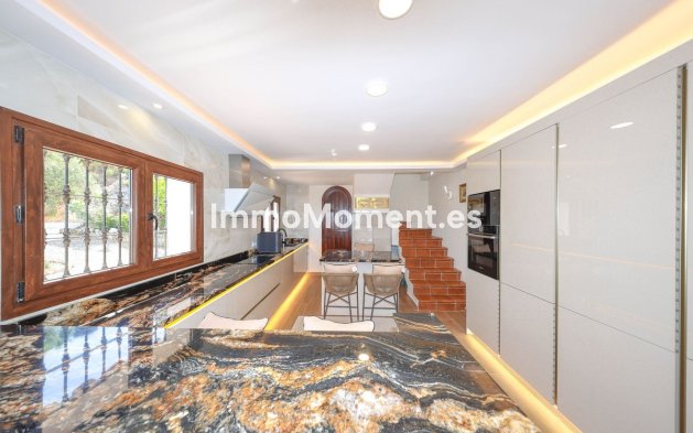 Bestaande woning - Vrijstaande villa - Binnenland  - Guaro