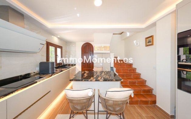 Bestaande woning - Vrijstaande villa - Binnenland  - Guaro