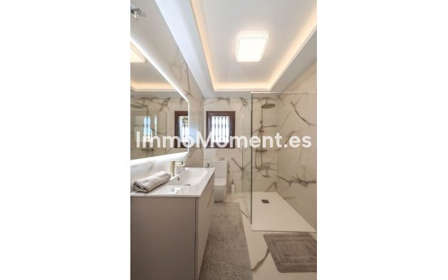 Bestaande woning - Vrijstaande villa - Binnenland  - Guaro