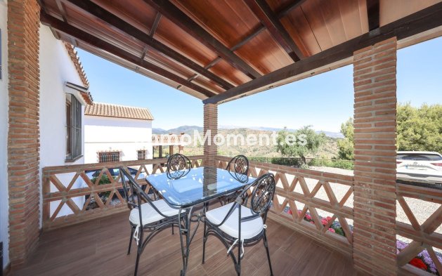 Bestaande woning - Vrijstaande villa - Binnenland  - Guaro