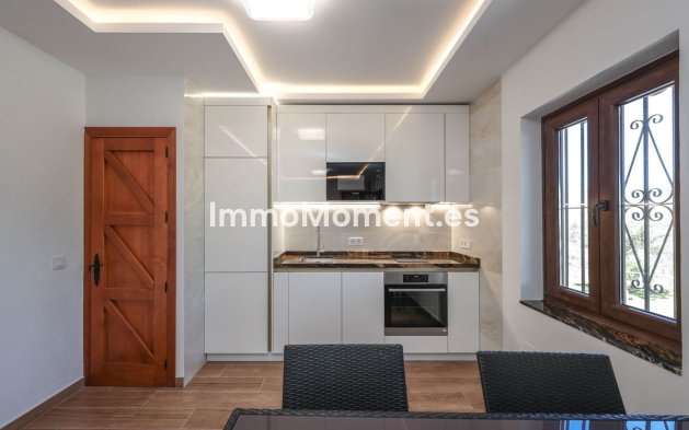 Bestaande woning - Vrijstaande villa - Binnenland  - Guaro
