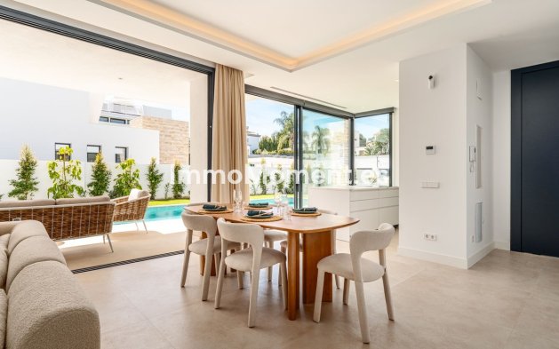 Resale - Detached villa - Estepona - Atalaya
