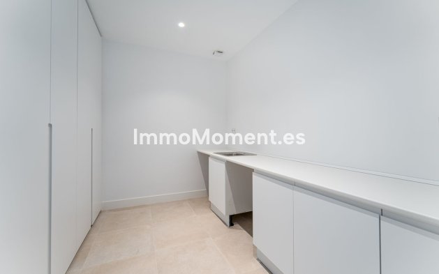Resale - Detached villa - Estepona - Atalaya