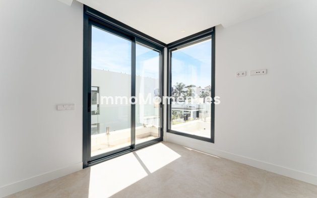 Resale - Detached villa - Estepona - Atalaya