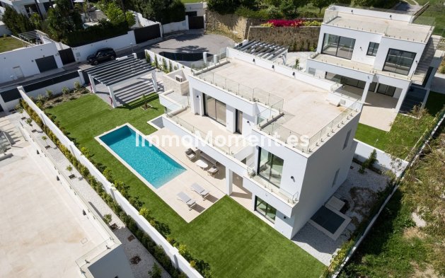 Resale - Detached villa - Estepona - Atalaya
